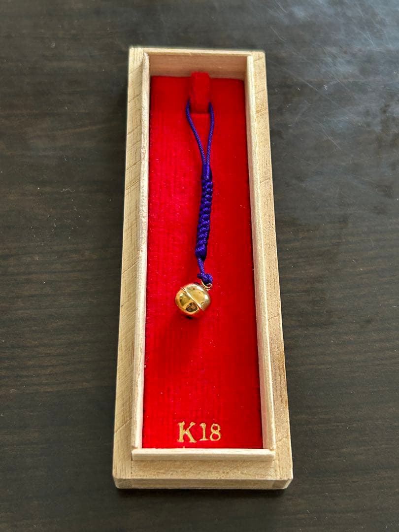 K18金 鈴付き ストラップ 木製箱入り