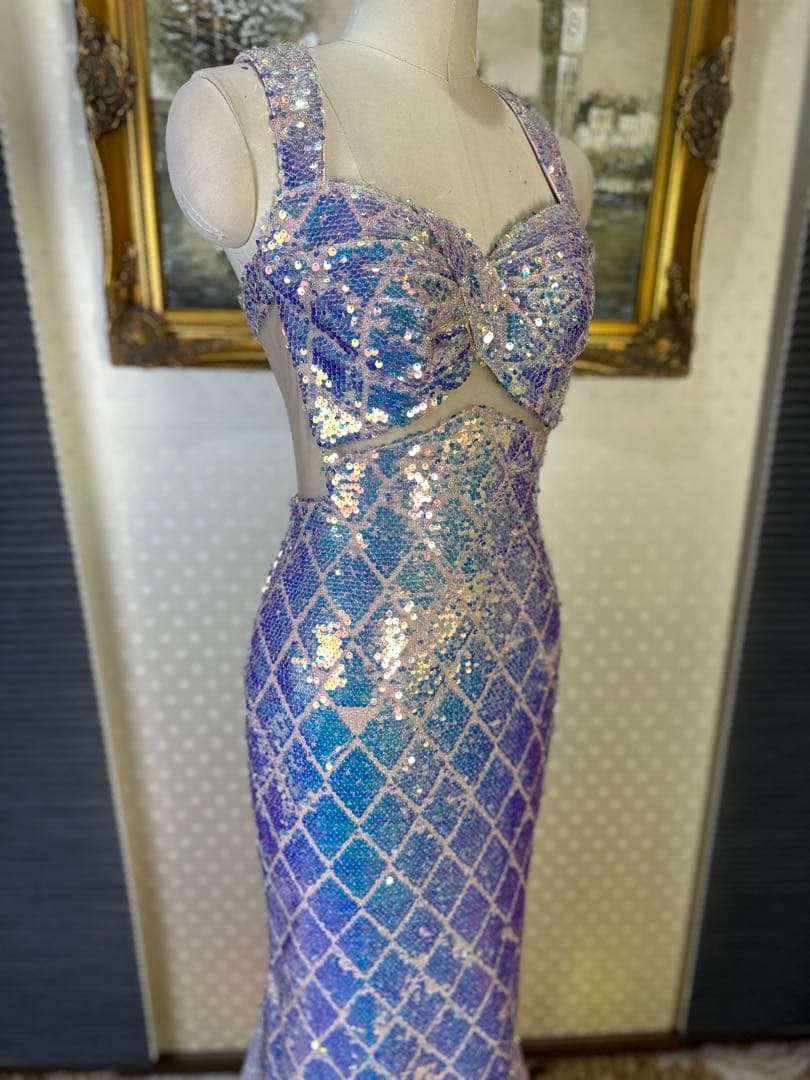 スパンコール装飾の青紫色ドレス