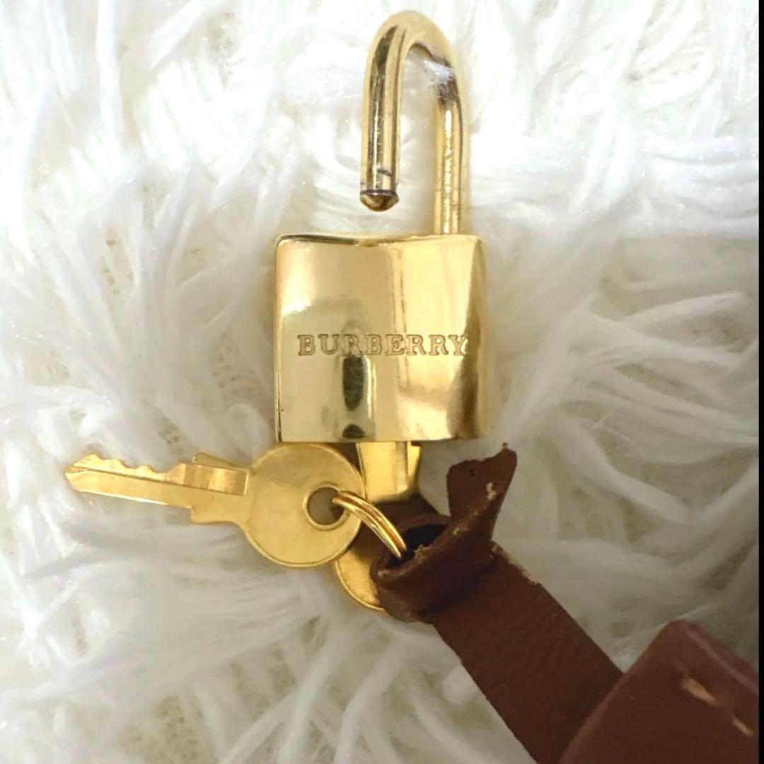 希少バーバリーロンドンノバチェックホースロゴレザー南京錠カギPVC大容量レア人気