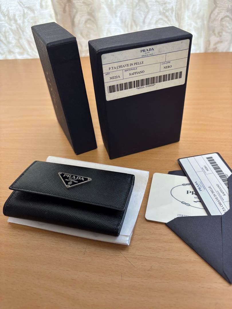 ひ*。様 プラダPRADA サフィアーノレザー NERO黒ブラック6連キーケース