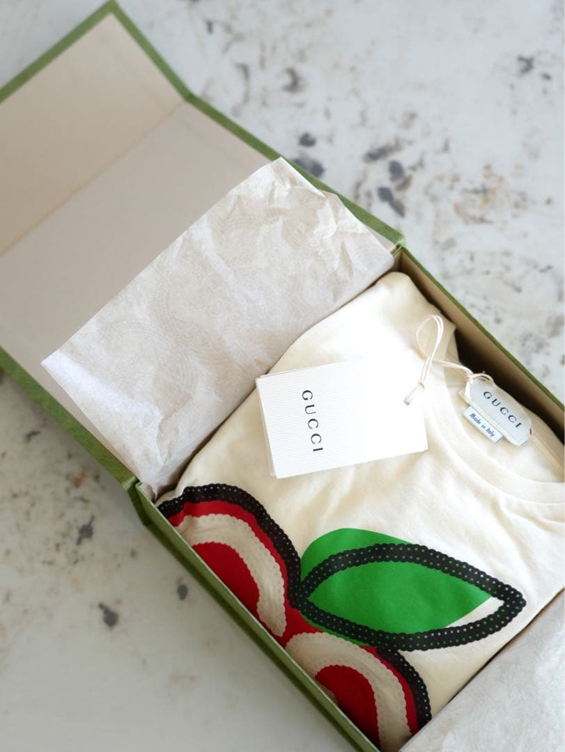 【新品未使用タグ付き】GUCCI ベビー アップルＴシャツ　完全正規品