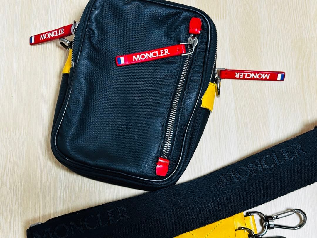 MONCLER ショルダーバッグ 黒/黄色