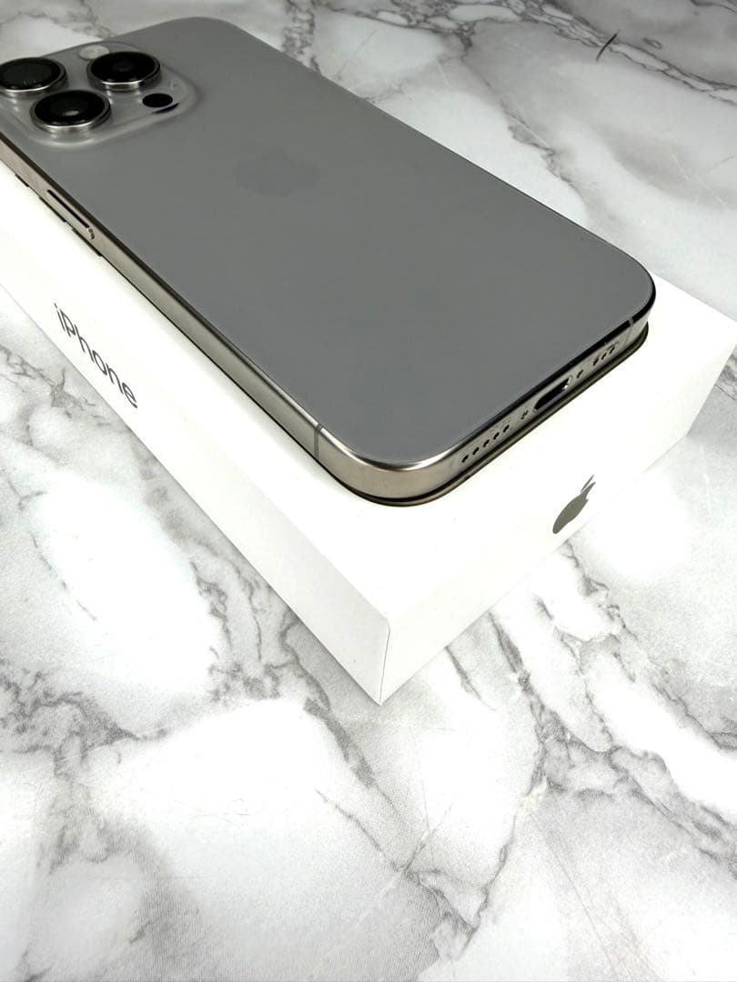 【美品】Apple iPhone 15 Pro 256 ナチュラルチタニウム