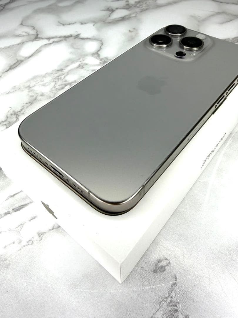 【美品】Apple iPhone 15 Pro 256 ナチュラルチタニウム