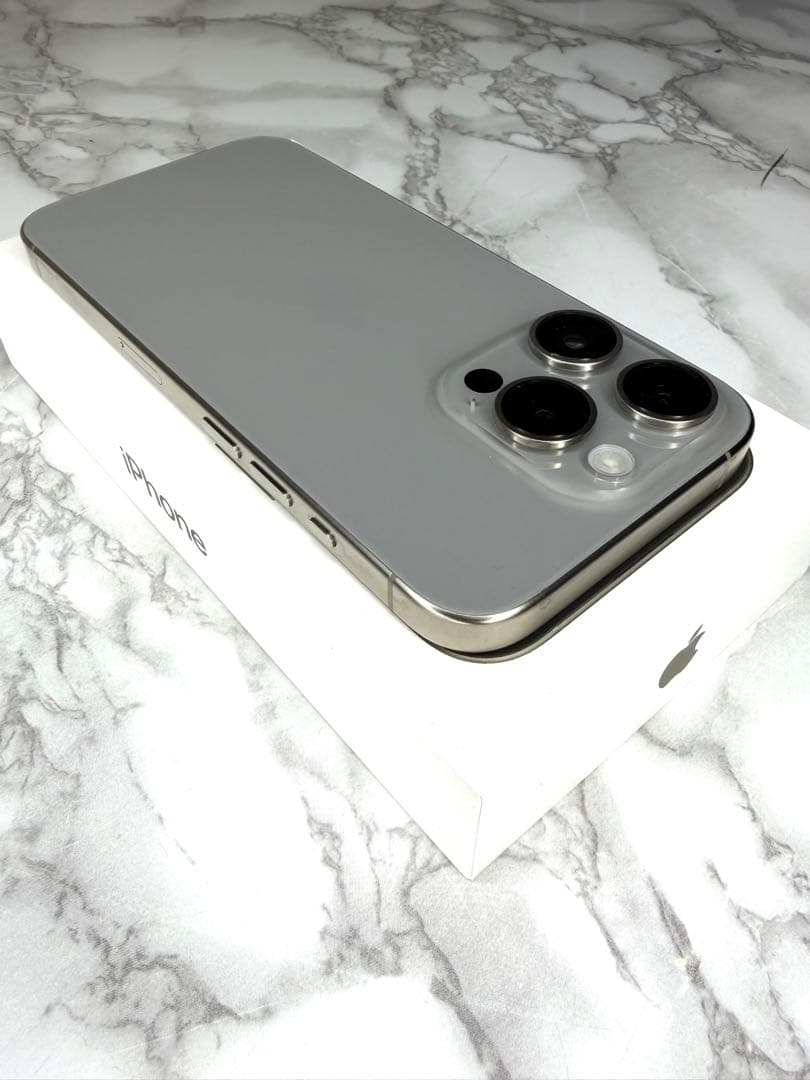 【美品】Apple iPhone 15 Pro 256 ナチュラルチタニウム