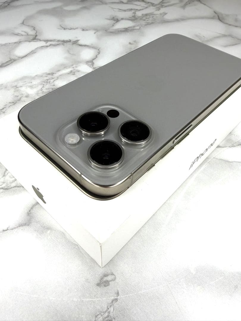 【美品】Apple iPhone 15 Pro 256 ナチュラルチタニウム