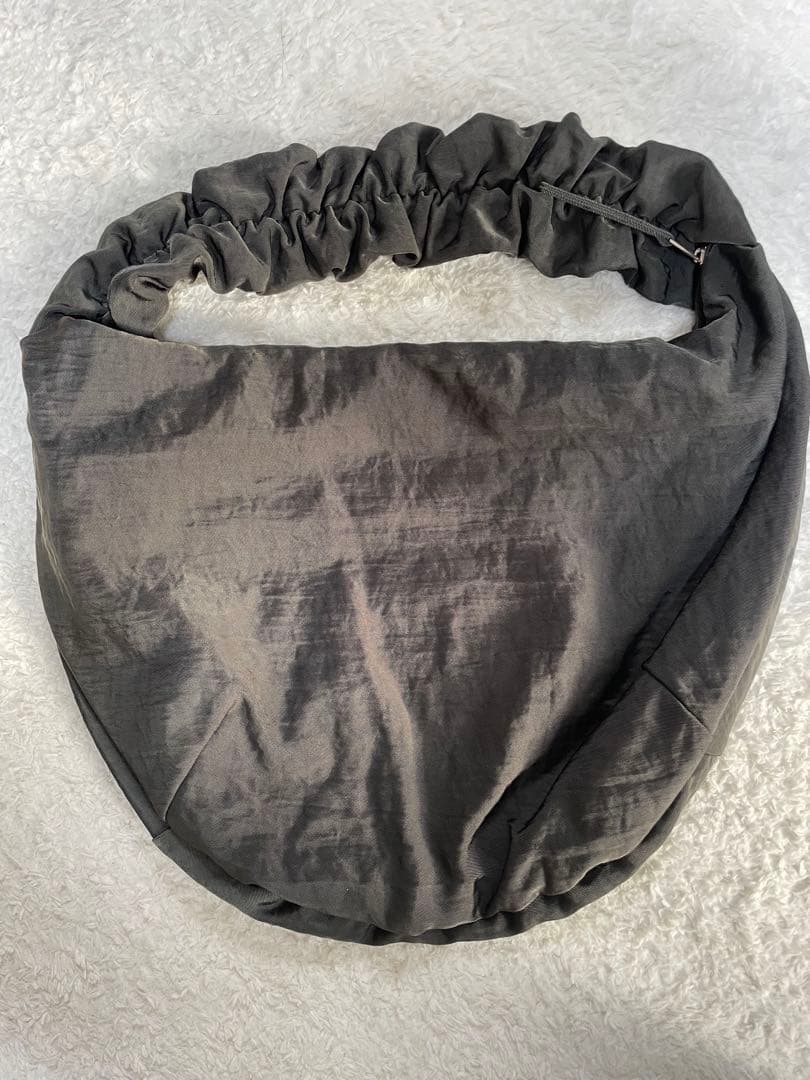 OUAT グレー ナイロンショルダーバッグ