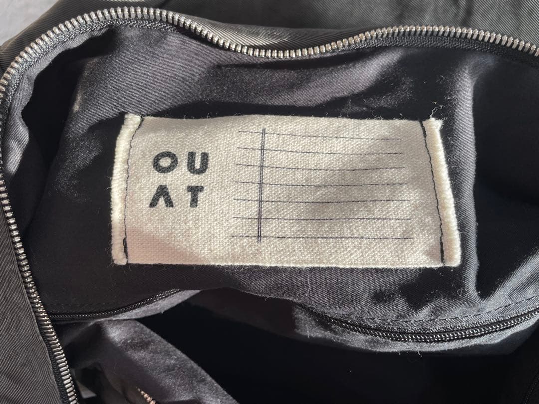 OUAT グレー ナイロンショルダーバッグ