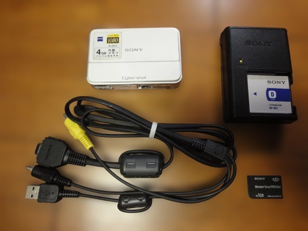 SONY ソニー Cyber-Shot DSC-T2 ホワイト　セット　中古