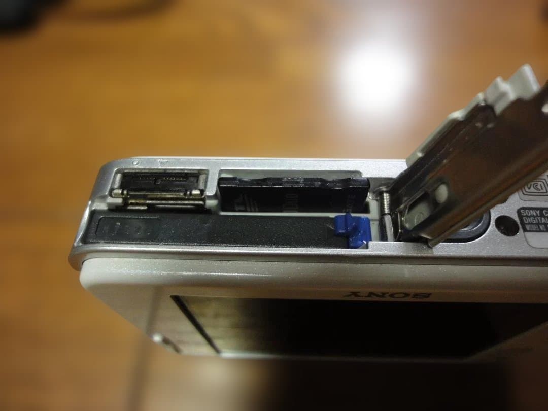 SONY ソニー Cyber-Shot DSC-T2 ホワイト　セット　中古