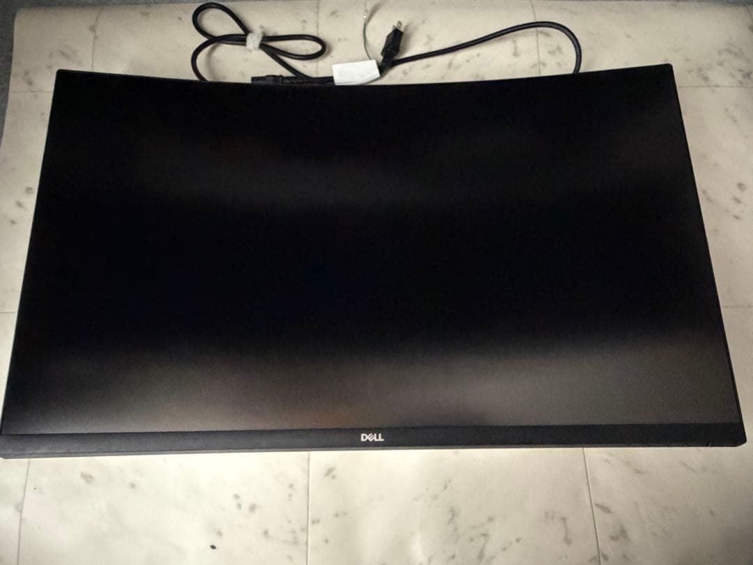 Dell 32 曲面 4K UHD モニター - S3221QS