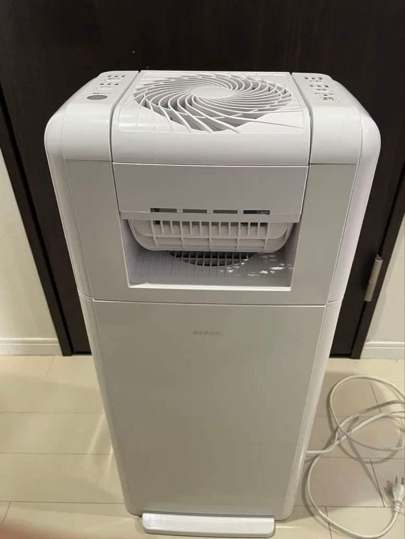 サーキュレーター除湿機　8L アイリスオーヤマ　衣類乾燥除湿機　2022年製