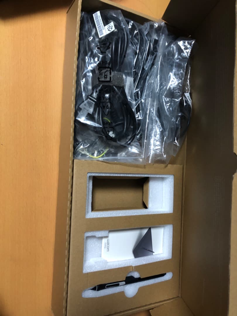 wacom cintiq 22 【スタンド・ケーブル・プロペン2 ・タブメイト】