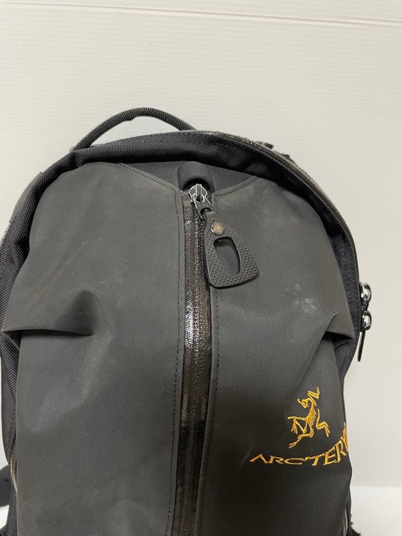 たた様:77ARC’TERYX アークテリクス 廃盤モデル デイパック 黒 背面