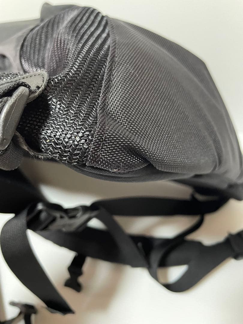 たた様:77ARC’TERYX アークテリクス 廃盤モデル デイパック 黒 背面