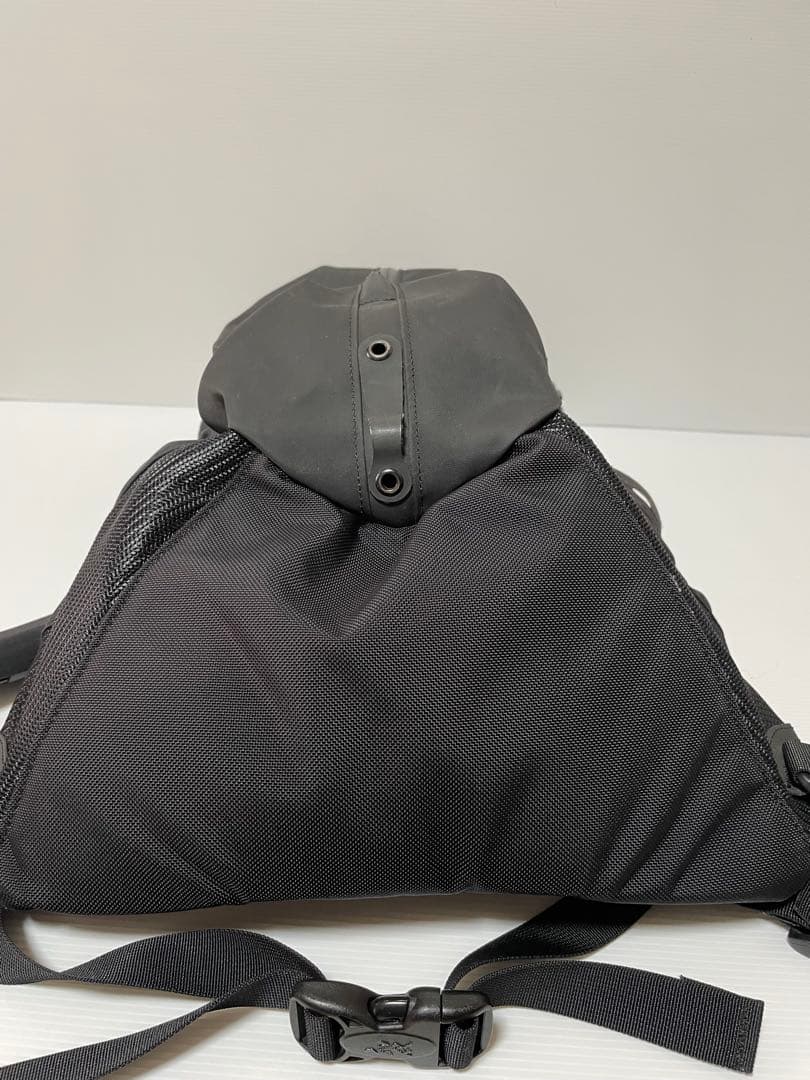 たた様:77ARC’TERYX アークテリクス 廃盤モデル デイパック 黒 背面