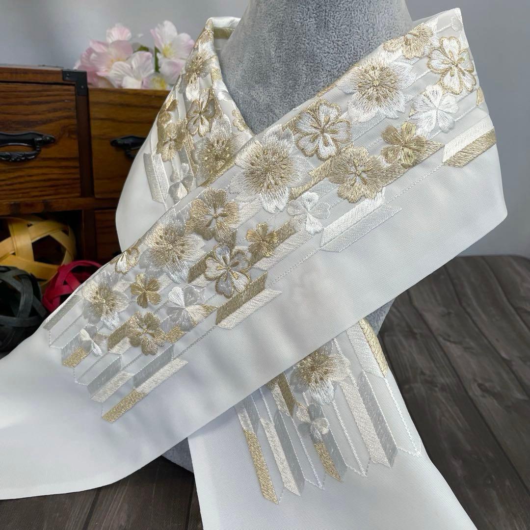 晴れ着などに✨桜がお洒落にデザインされた華やか刺繍半襟 日本製 新品