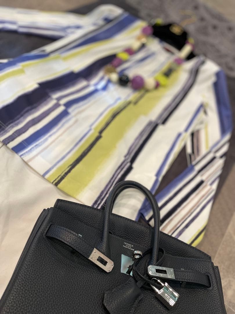 極美品　YUKI TRII 水彩画風トップス　ストレッチ素材　オールシーズン40