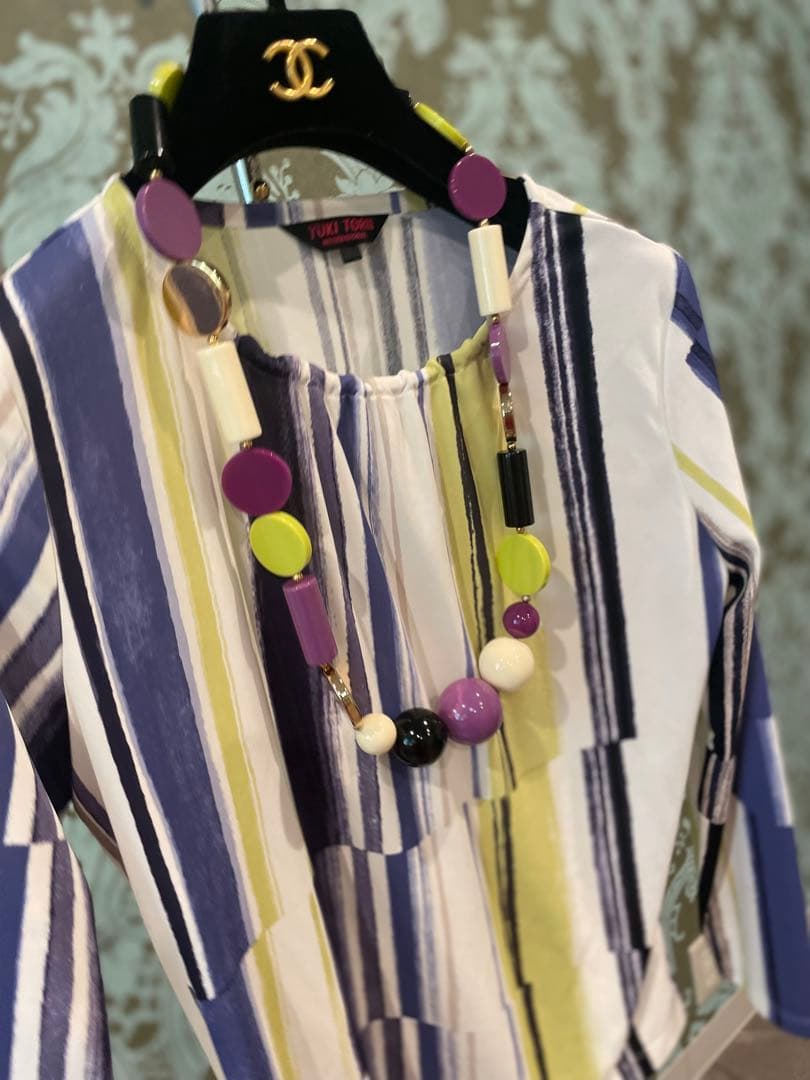 極美品　YUKI TRII 水彩画風トップス　ストレッチ素材　オールシーズン40