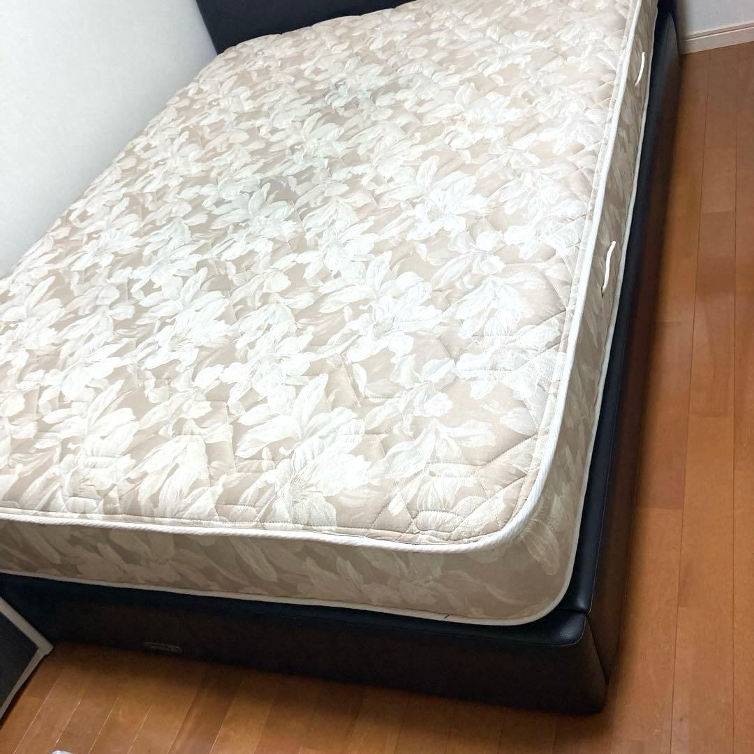 シモンズ　ダブルベッド　ポケットコイルマットレスとフレーム