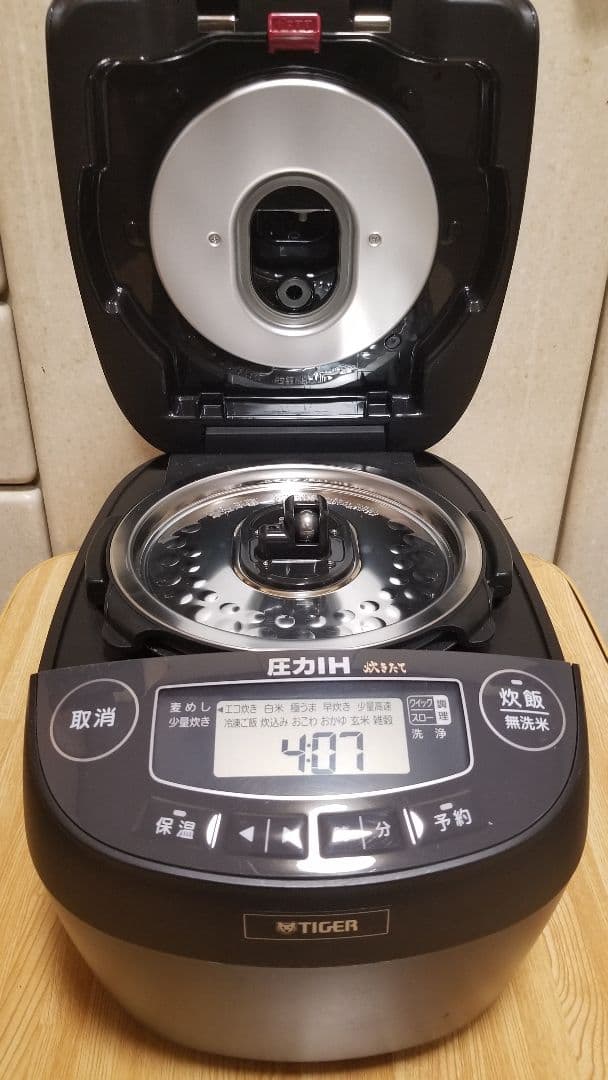 2022年製 タイガー圧力IH炊飯器 旨み粒立ち炊き 遠赤3層土鍋コート釜仕様