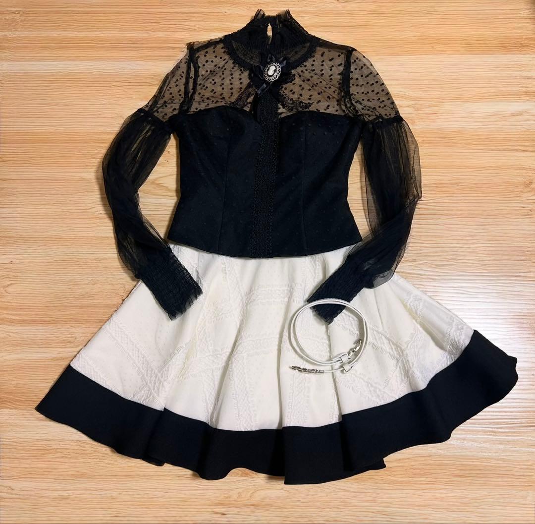 [an][2ピース]クラシカルレースブローチ付きAラインミニドレス