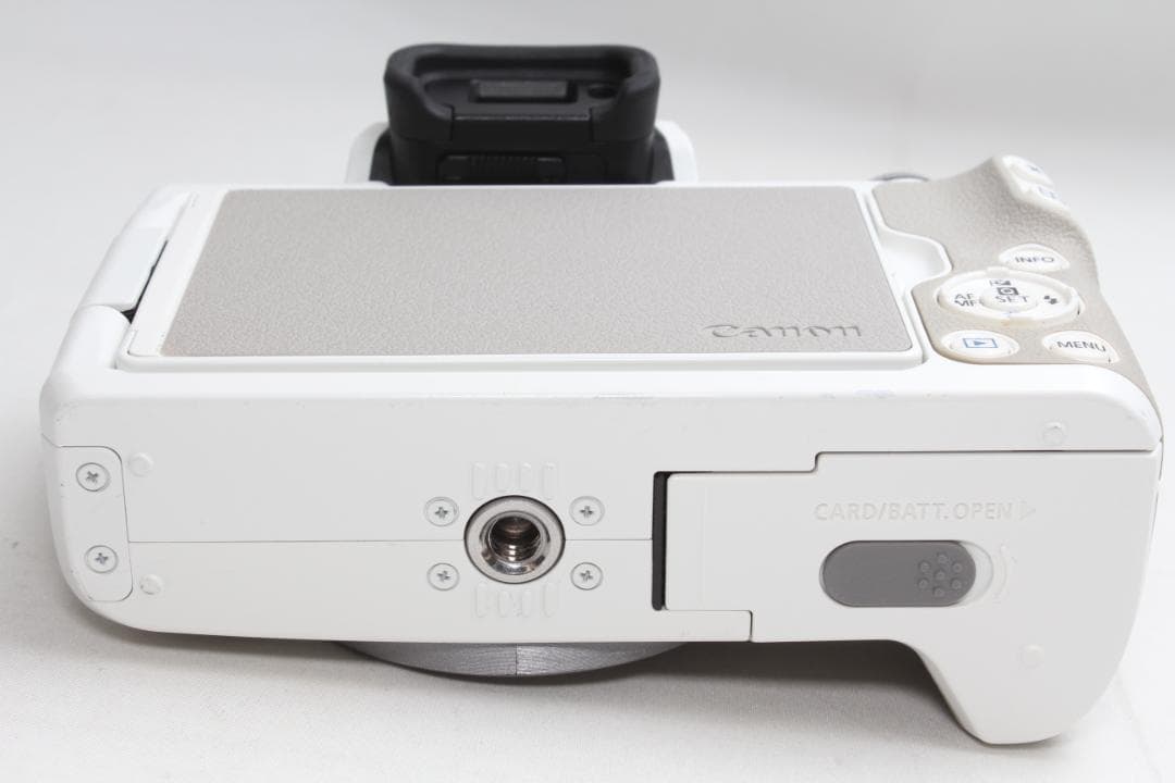 ❤️超人気最新モデル❤️Canon EOS Kiss M2 ホワイト