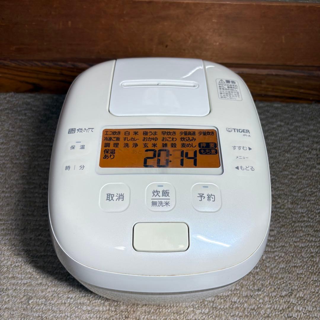 美品 TIGER JP-A 100 オフホワイト 炊飯器