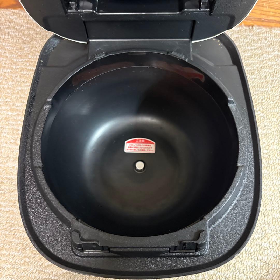美品 TIGER JP-A 100 オフホワイト 炊飯器