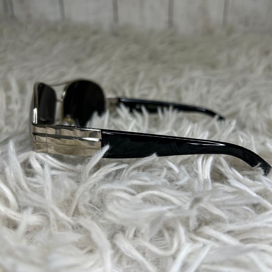 GUCCI ミラー　鏡　サングラス メガネ　ロゴ　グッチ