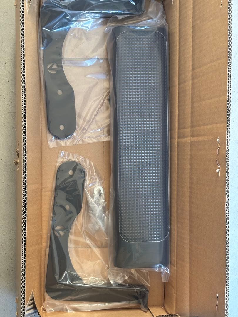 デリカD:5 LANDLICサイドステップ フロント用 未使用品(片側)