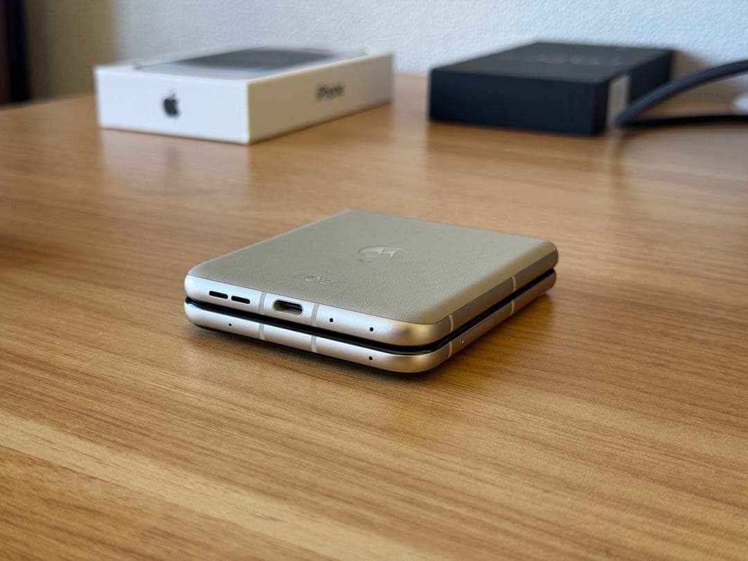 Motorola razr 50 512GB サンドクリーム ケース付き