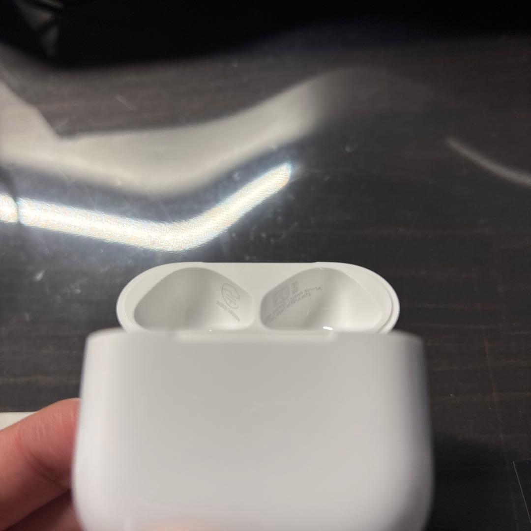 AirPods4アクティブノイズキャンセリング 充電ケース (イヤホン本体なし)