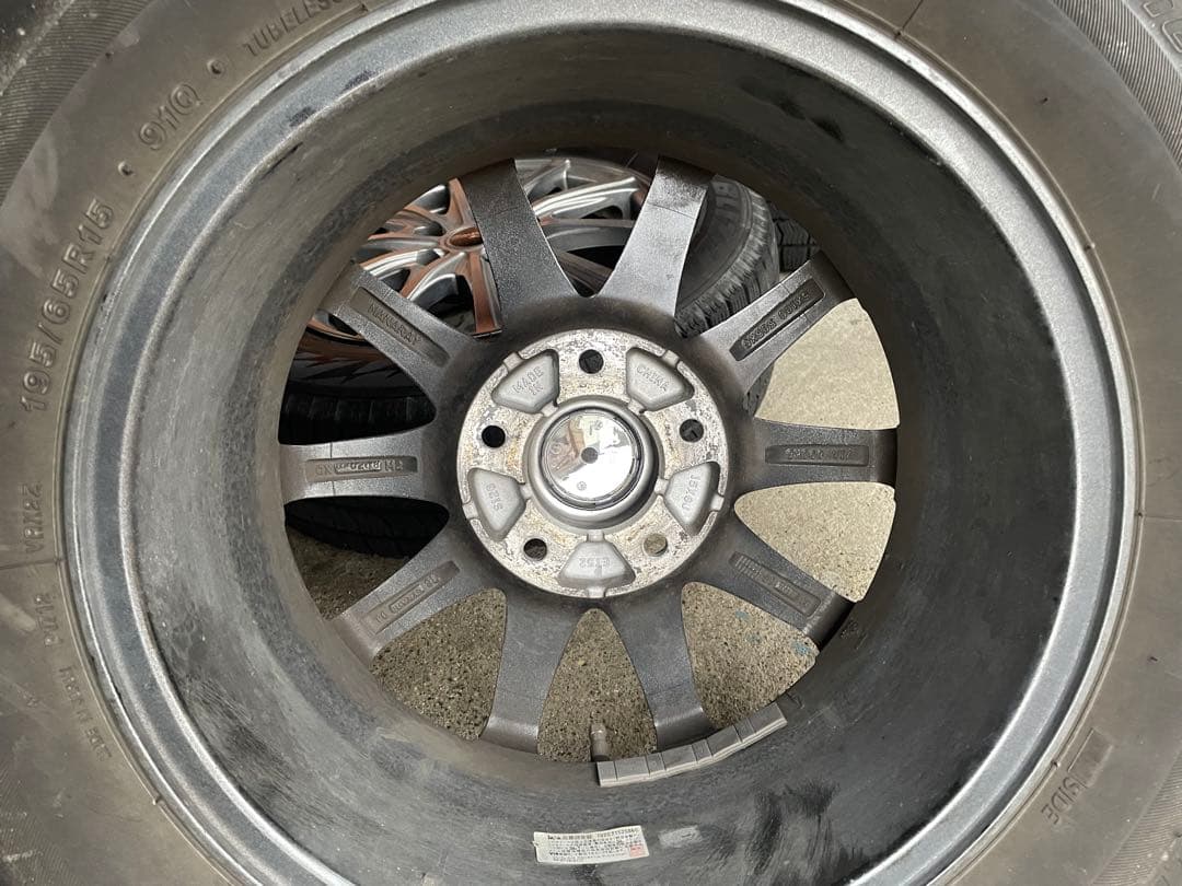 195/65R15 VRX2 スタッドレスタイヤ　ヴォクシー　美品　倉庫保管