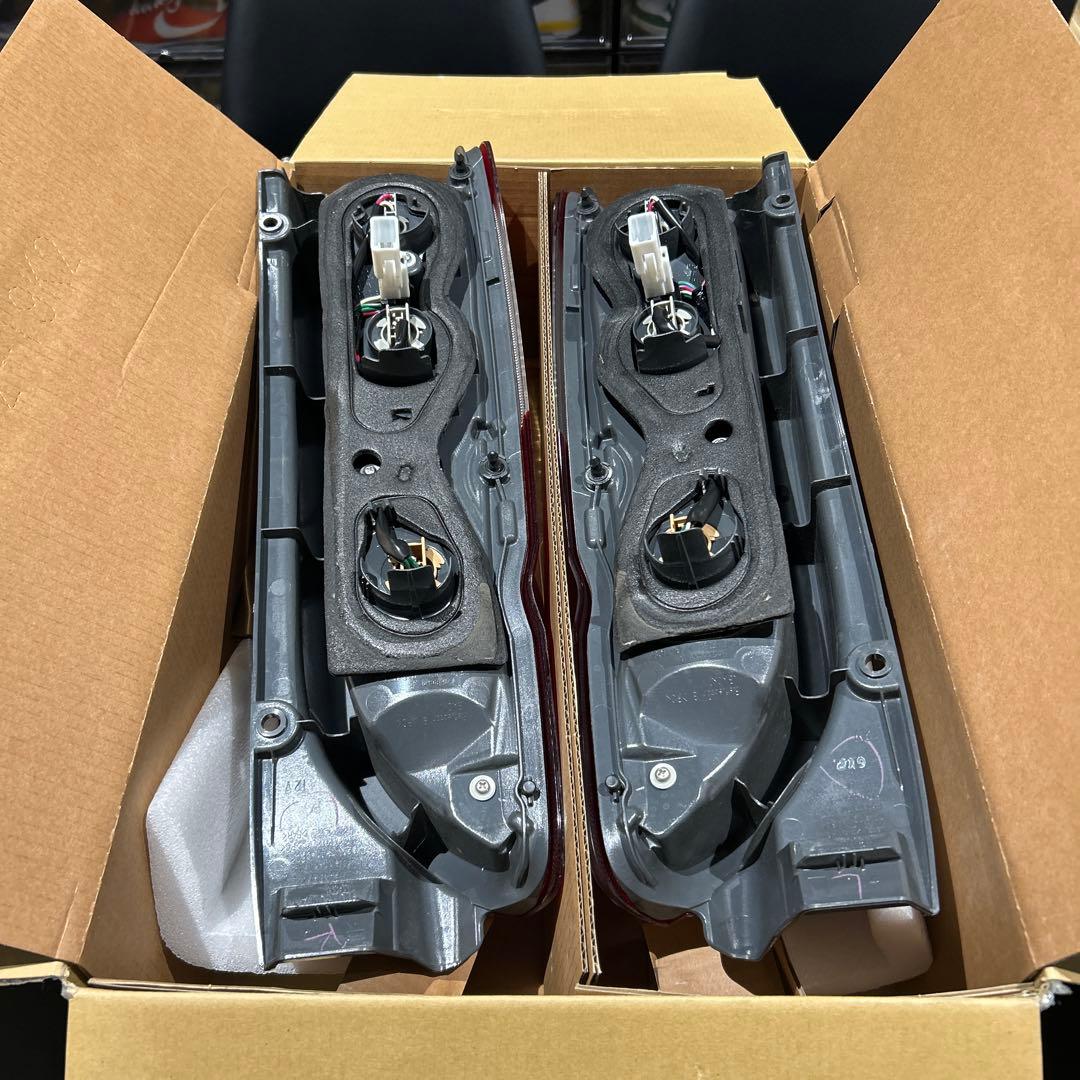 (えいちゃん)200系トヨタハイエースバンのテールランプ