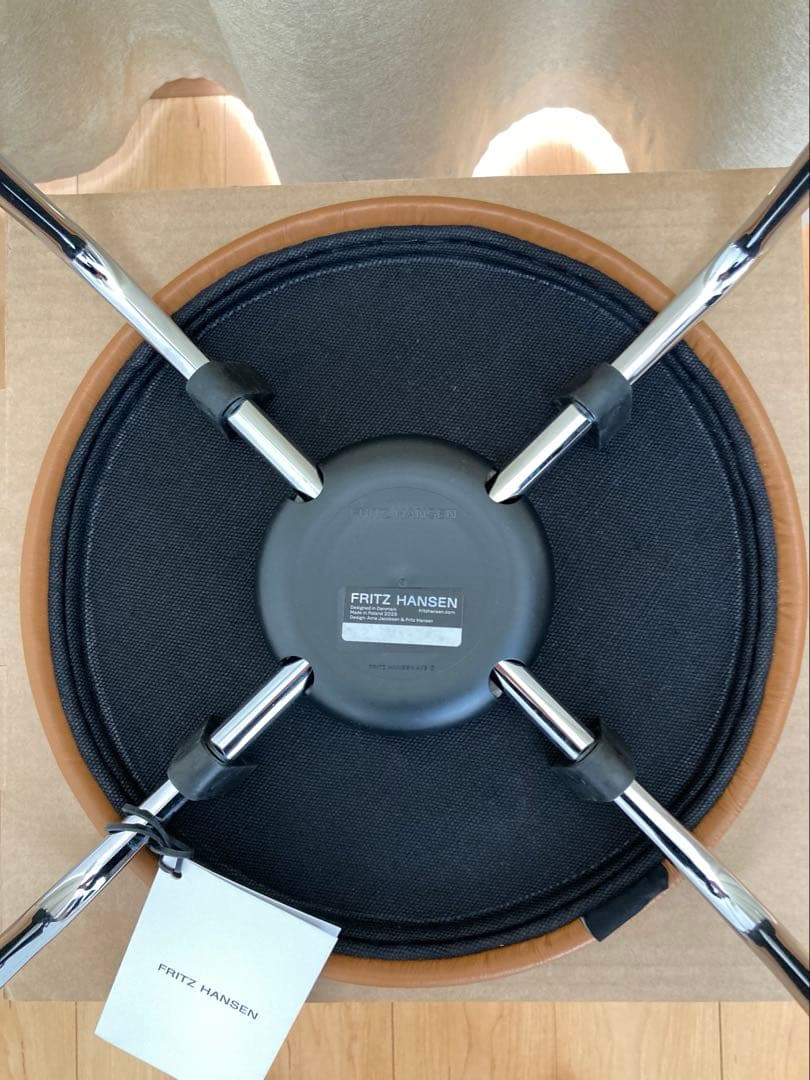 フリッツハンセン　ドットスツール　ワイルドレザー　ウォルナット