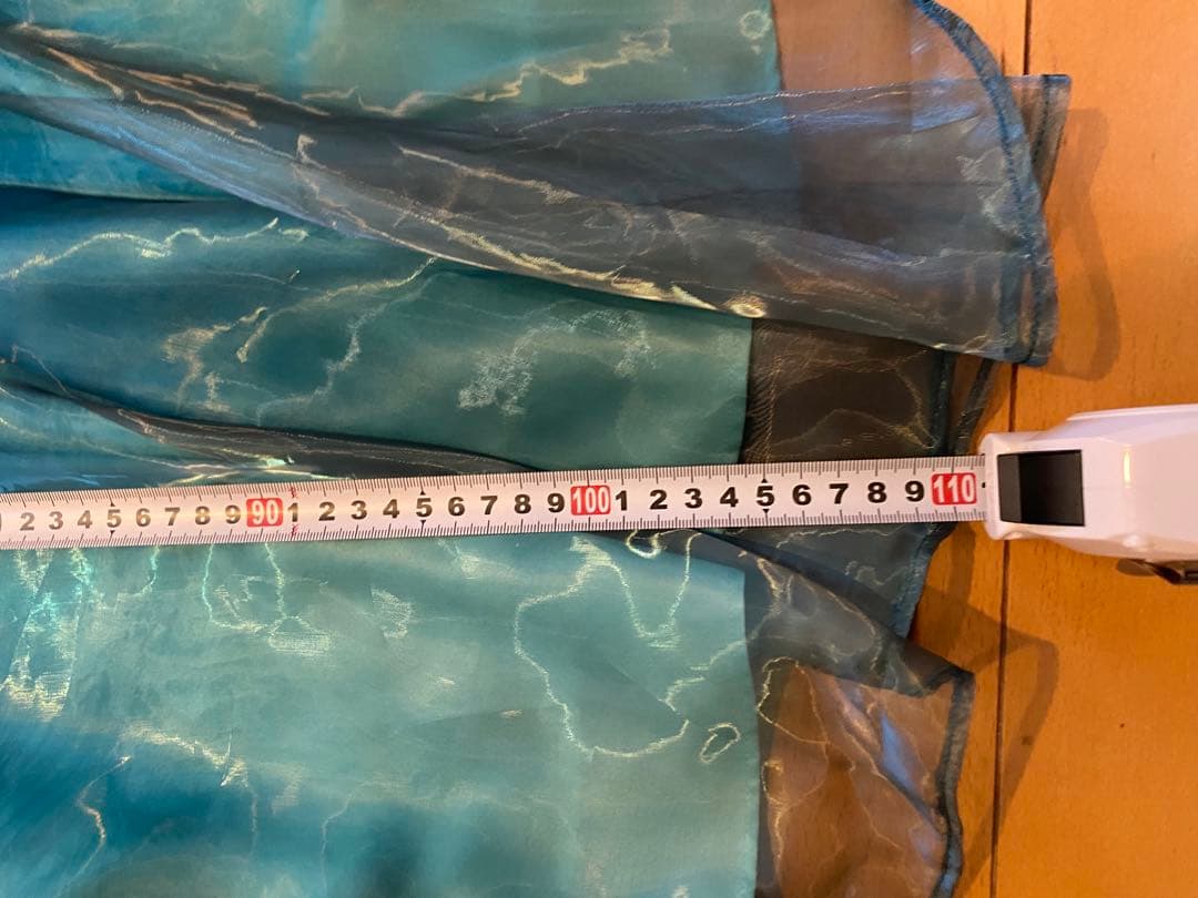 hazama 見えないものを見ようとして見上げた夜空に駆ける透明彩度のワンピース