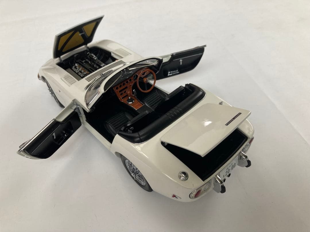 AUTOart 映画 「007は二度死ぬ」ボンドカー 1/18トヨタ2000GT