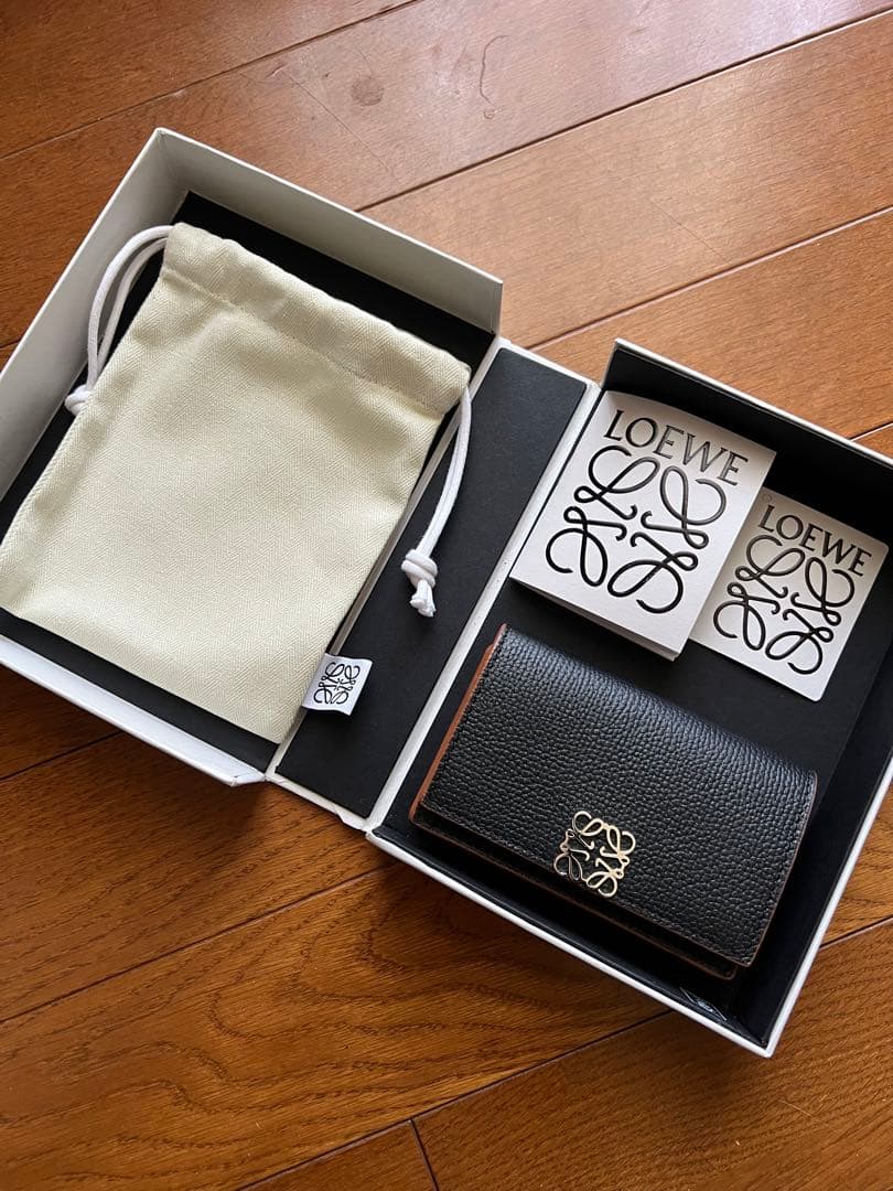 M*a様 値下げLOEWE 名刺入れ 黒 レザー