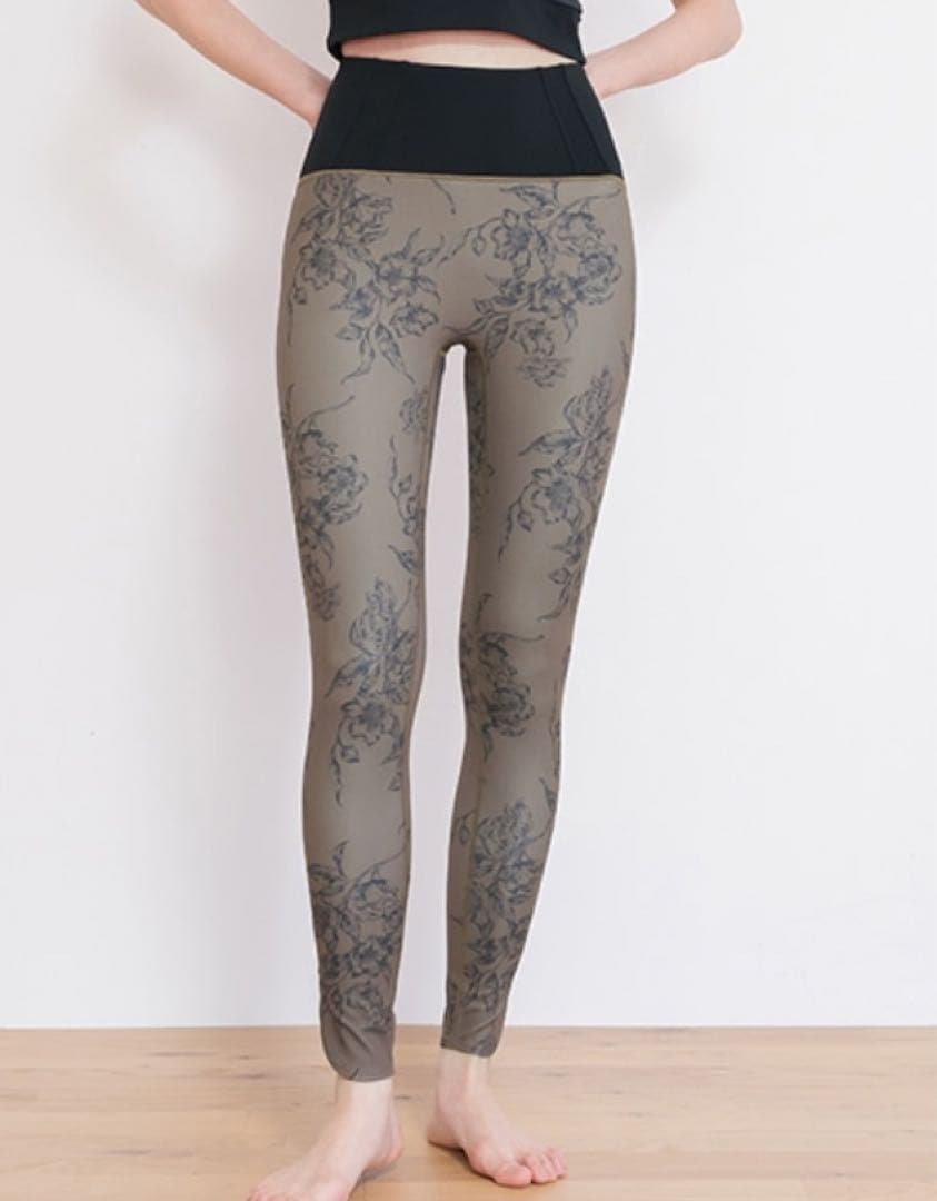 【新品タグ付き】 【SUKALA】アンティークプリントレギンス　sサイズ