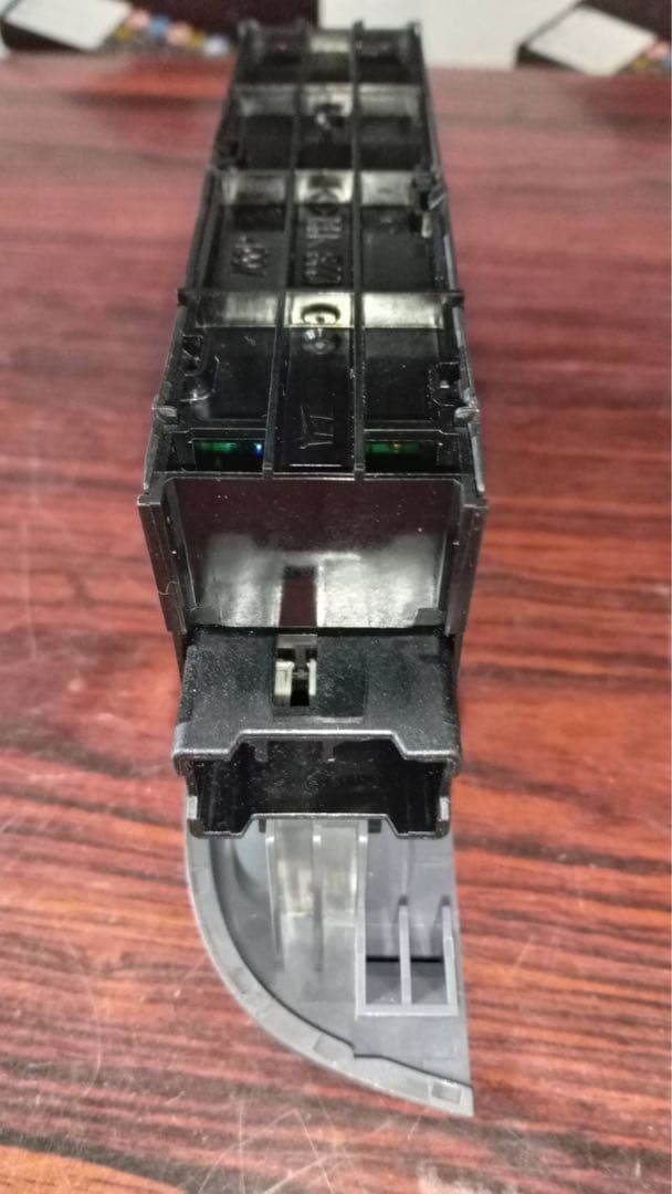 ISUZU エルフ パワーウィンドウスイッチ　運転席ドア