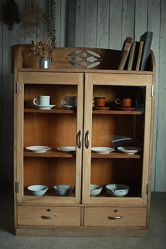 古い木枠のガラス戸棚　引き出し2杯　食器棚　水屋　キャビネット　古家具　古民家