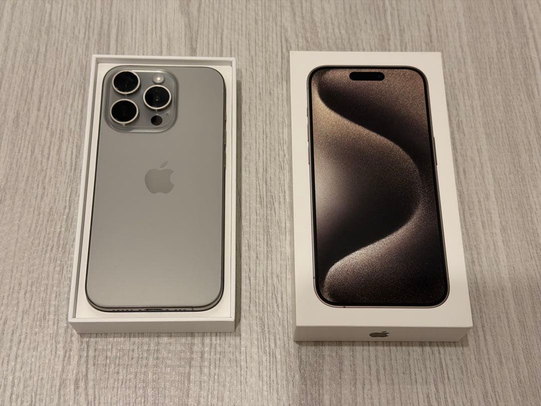 【超美品】香港版iPhone15Pro256GBバッテリー86%