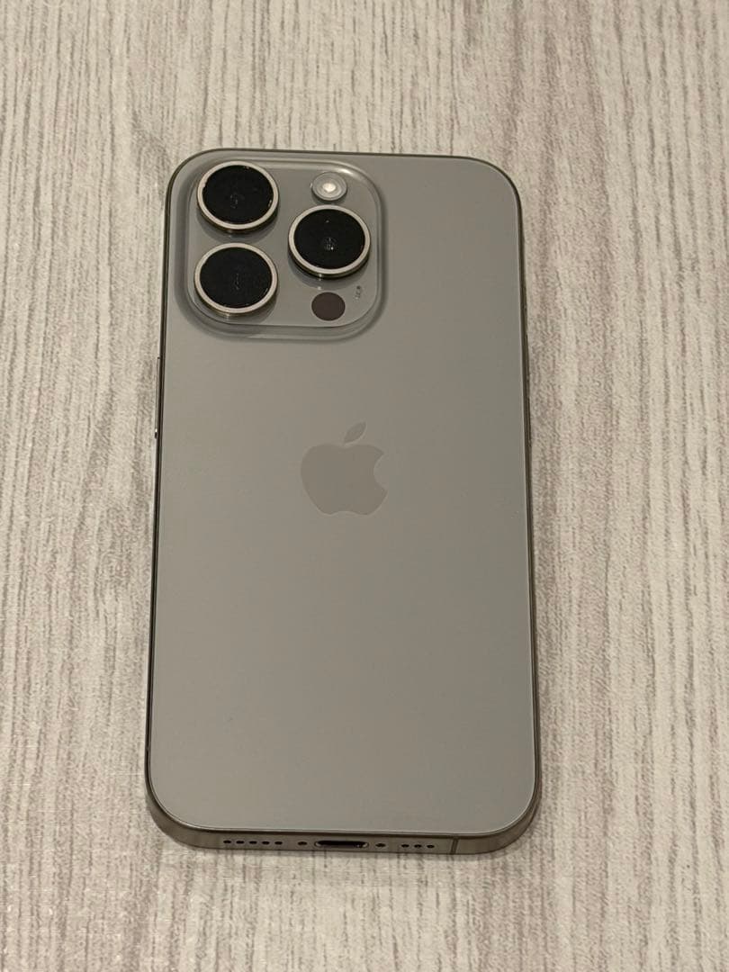 【超美品】香港版iPhone15Pro256GBバッテリー86%