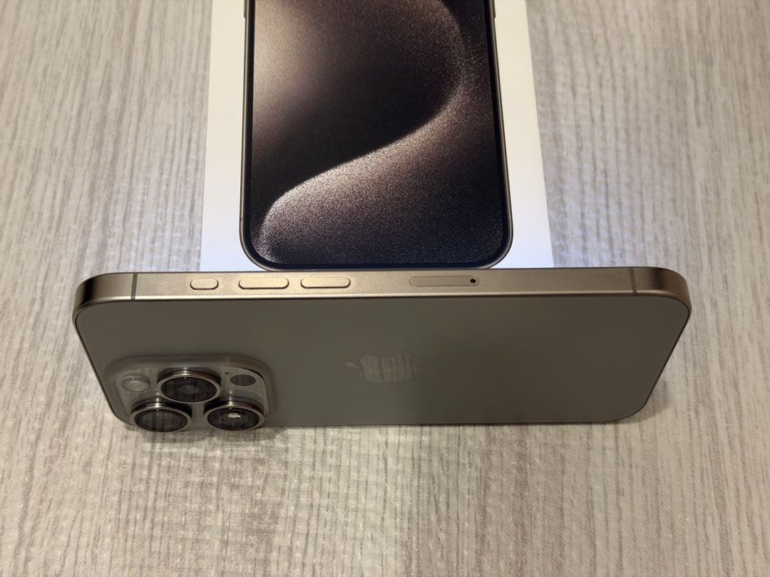 【超美品】香港版iPhone15Pro256GBバッテリー86%