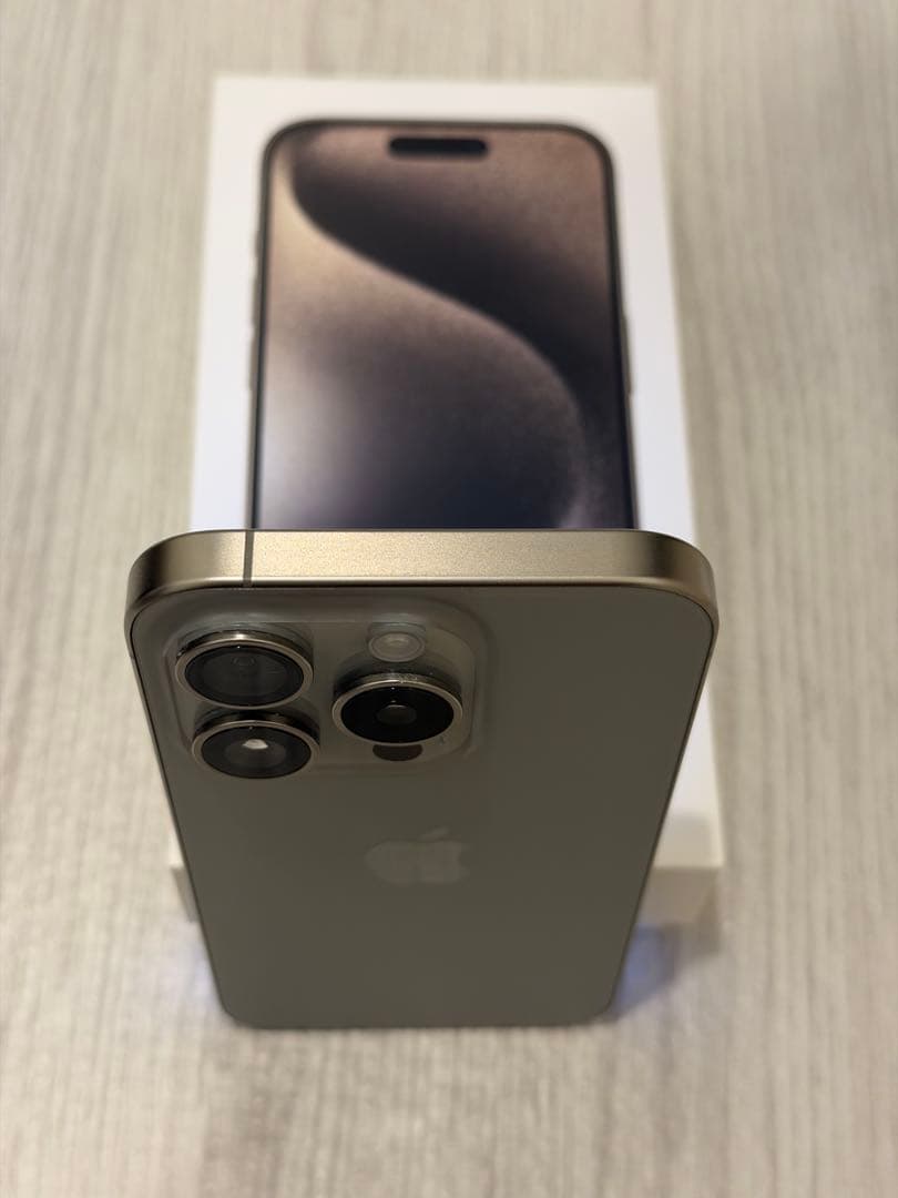 【超美品】香港版iPhone15Pro256GBバッテリー86%