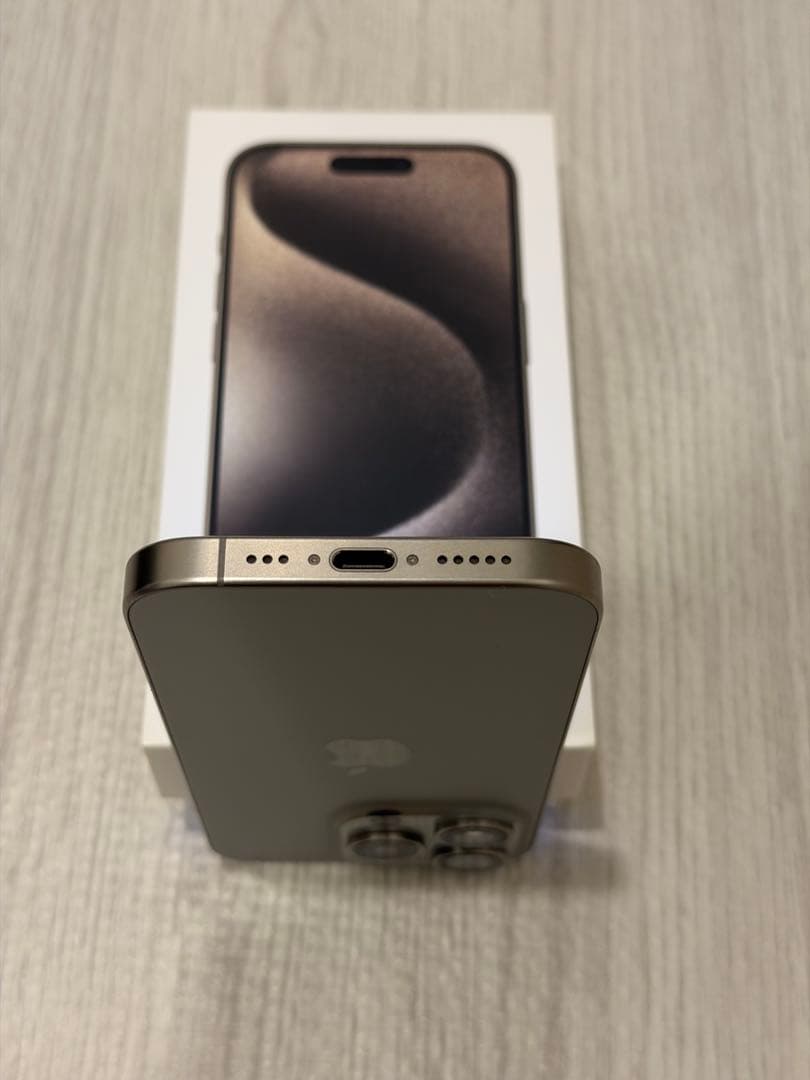 【超美品】香港版iPhone15Pro256GBバッテリー86%