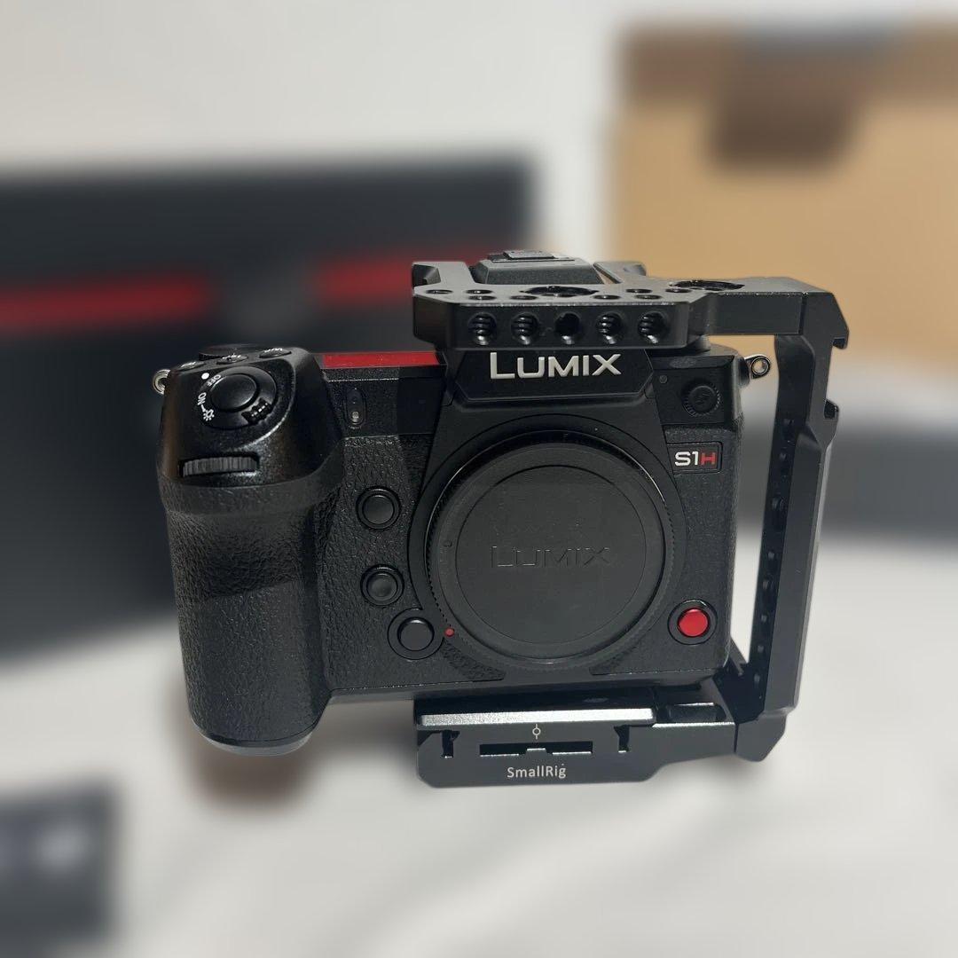 【極美品】Panasonic LUMIX S1H（ショット数742）・ケージ付き