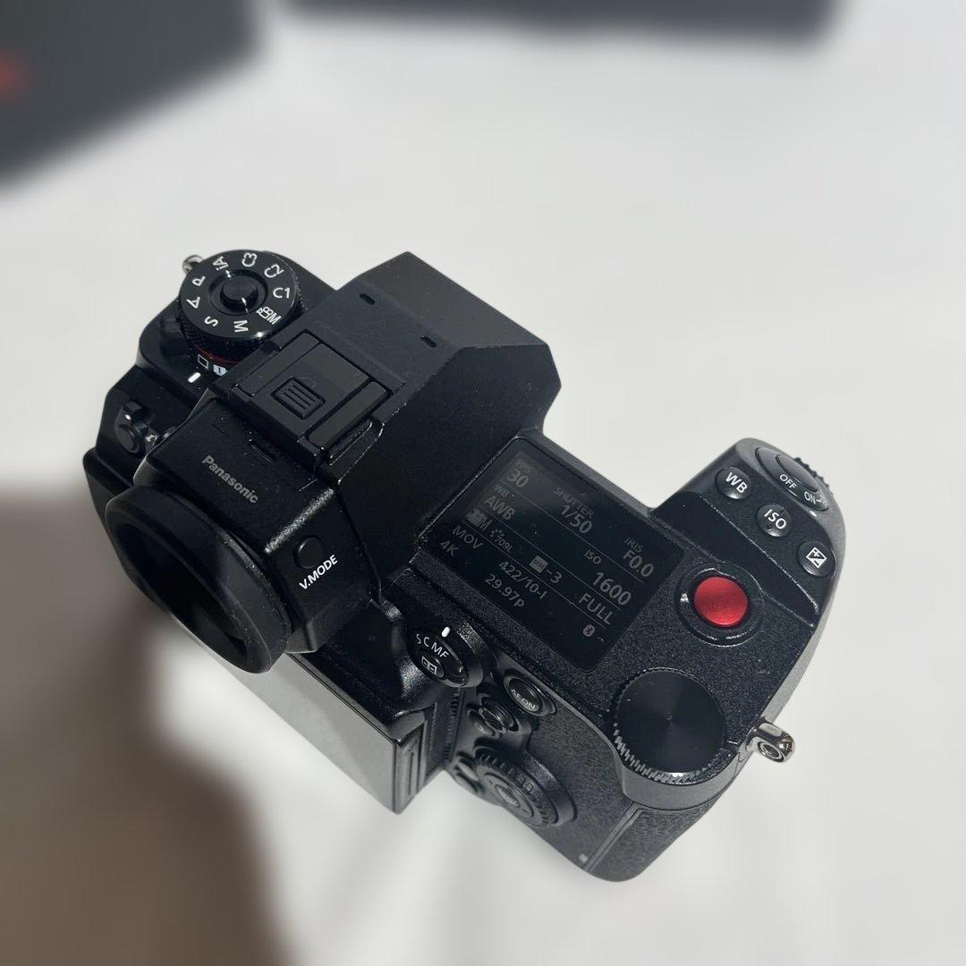 【極美品】Panasonic LUMIX S1H（ショット数742）・ケージ付き