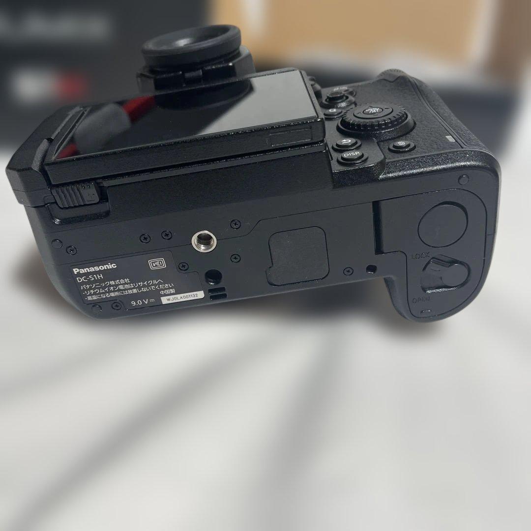 【極美品】Panasonic LUMIX S1H（ショット数742）・ケージ付き